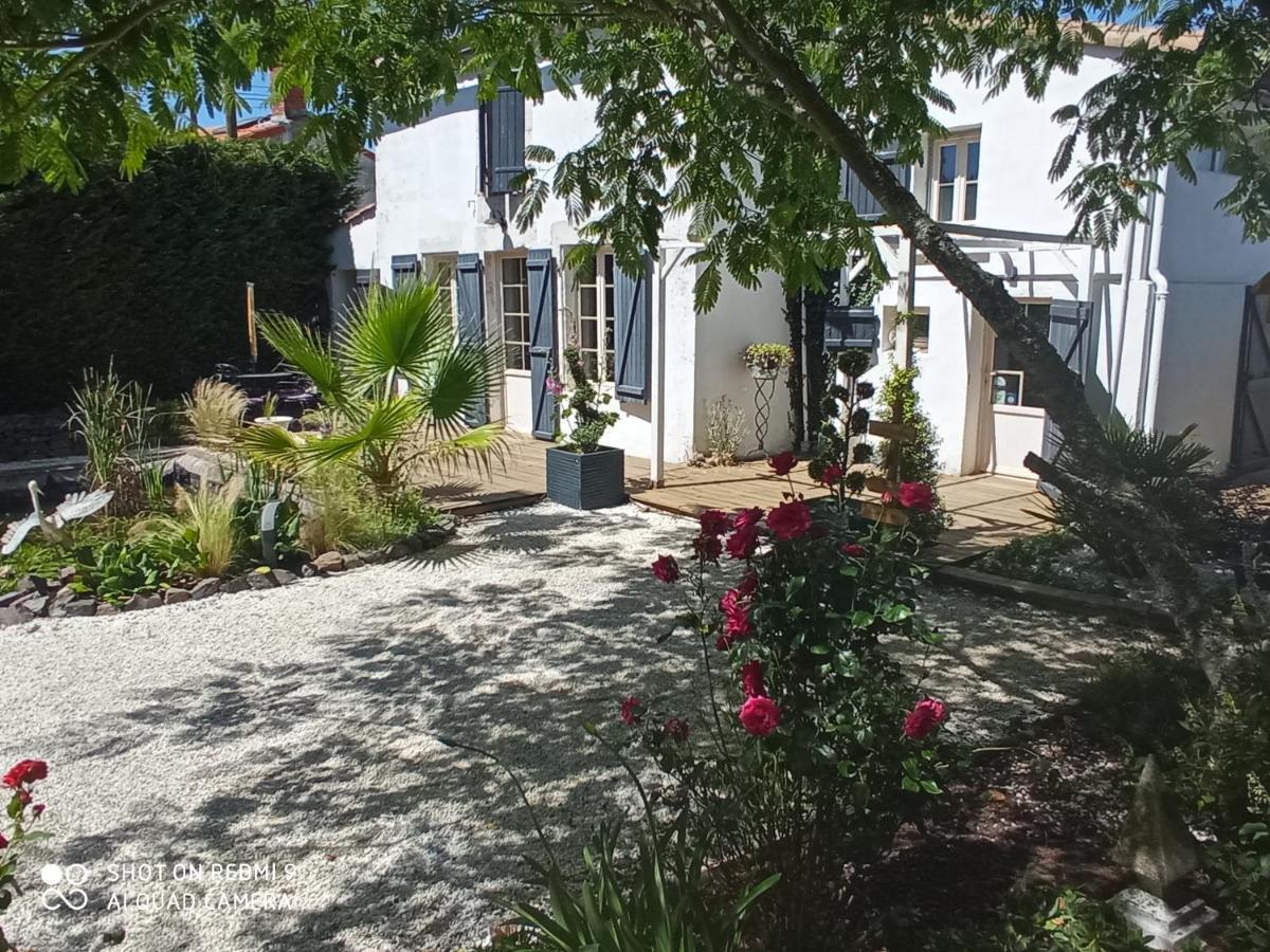 Mas Des Vignes Piscine Chauffee Bed & Breakfast Le Champ-Saint-Pere Luaran gambar
