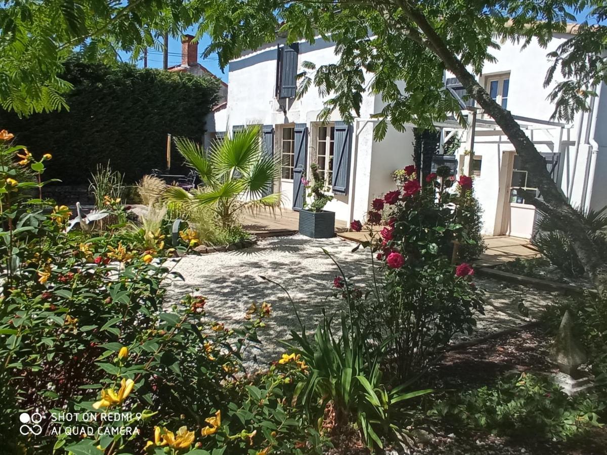 Mas Des Vignes Piscine Chauffee Bed & Breakfast Le Champ-Saint-Pere Luaran gambar