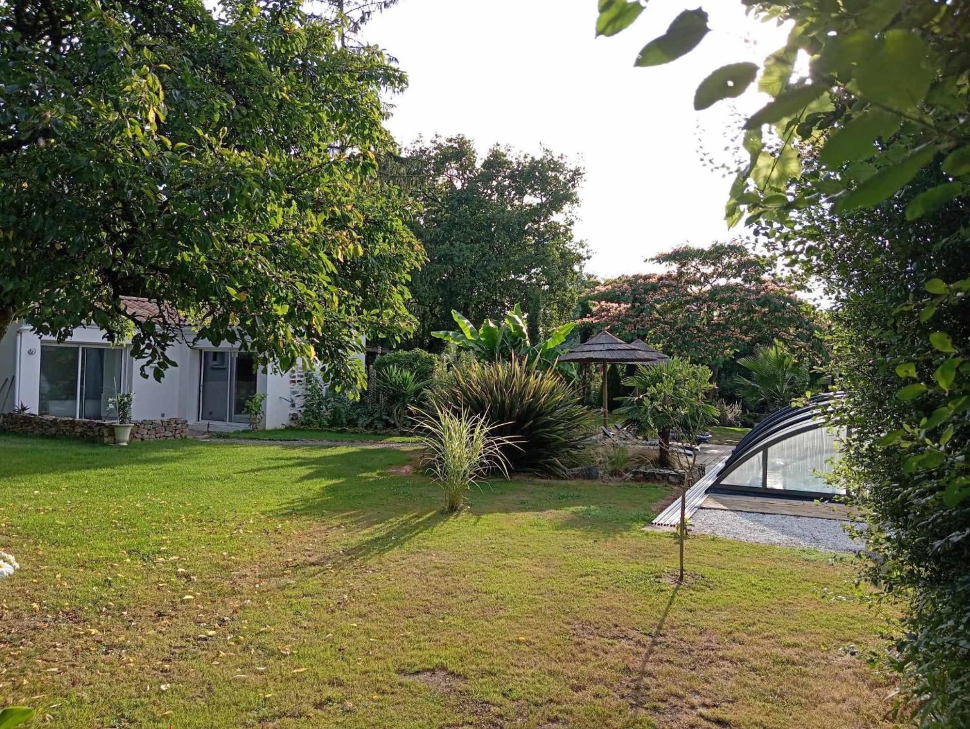 Mas Des Vignes Piscine Chauffee Bed & Breakfast Le Champ-Saint-Pere Luaran gambar
